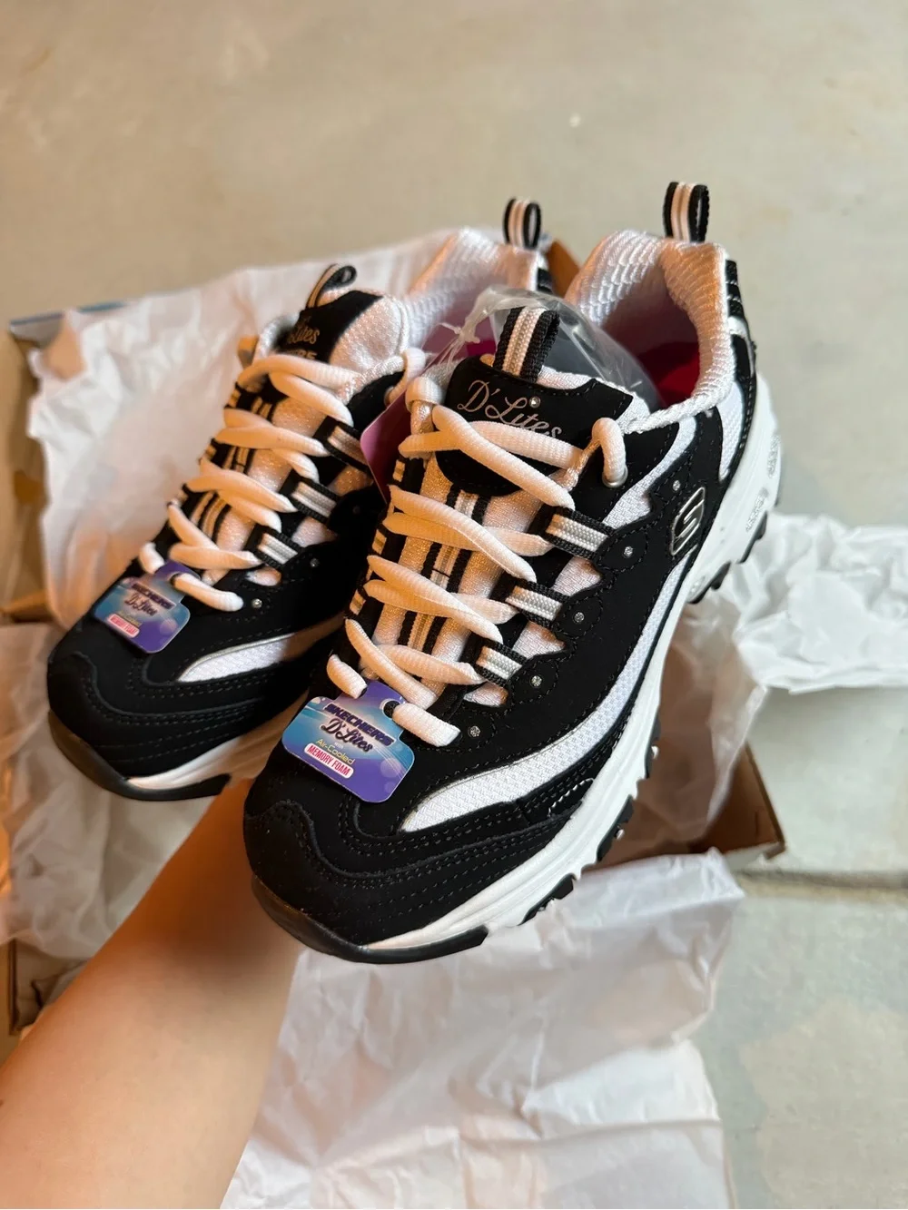 Skechers D’Lites Biggest Fan 11930/BKW Women’s Size 6 Black White NIB